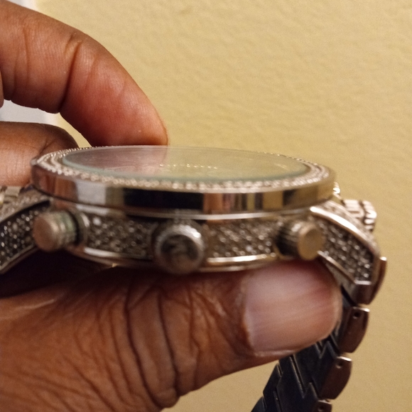 Watch - Picture 2 of 3